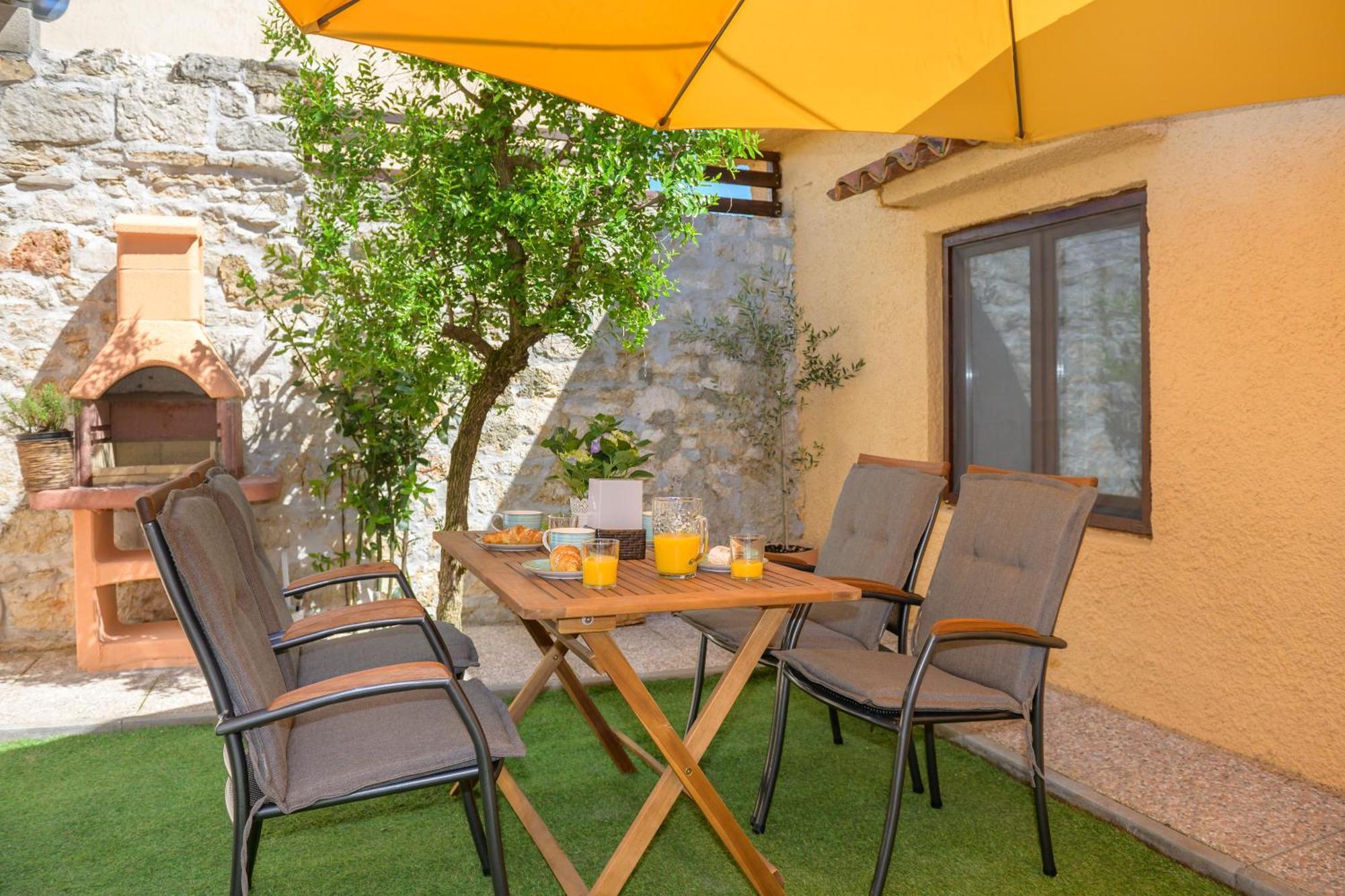 Apartman Dana Kastelir-Labinci Bagian luar foto